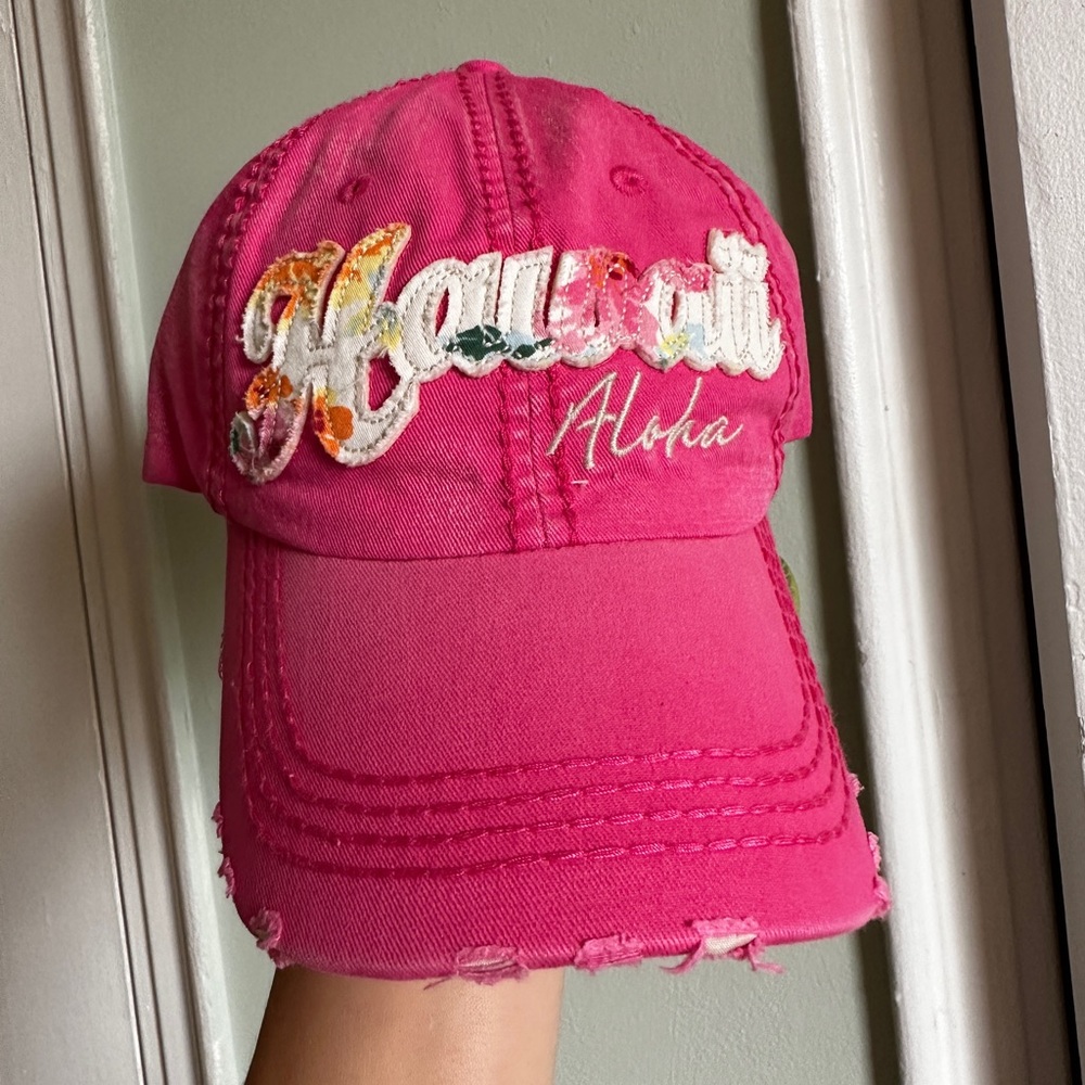New Hawaii Robin Ruth Cap, newer worn, bought it Hawaii.